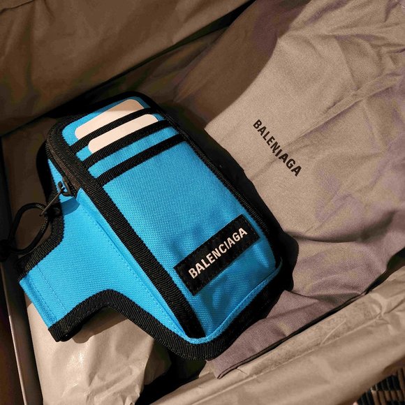 Balenciaga EXPLORER ARM PHONE HOLDER - Picture 1 of 4
